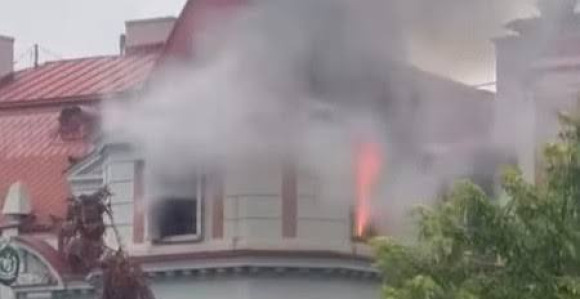 Београд: Пожар у амбасади Пакистана, ватрогасци на терену