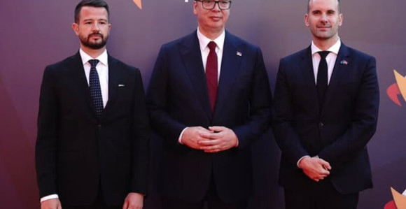 Вучић се састао са Милатовићем и Спајићем у Тивту