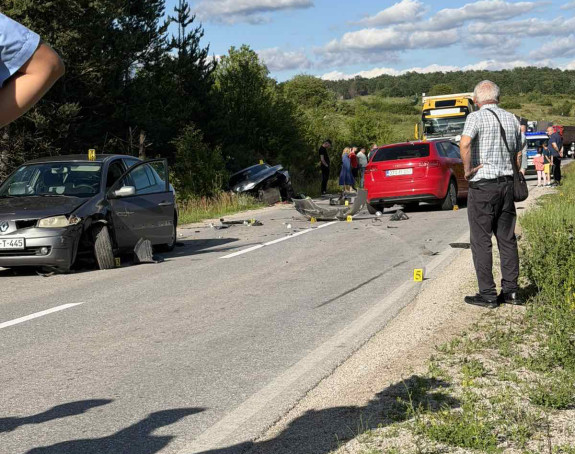 Blokiran saobraćaj kod Rogatice zbog sudara tri vozila