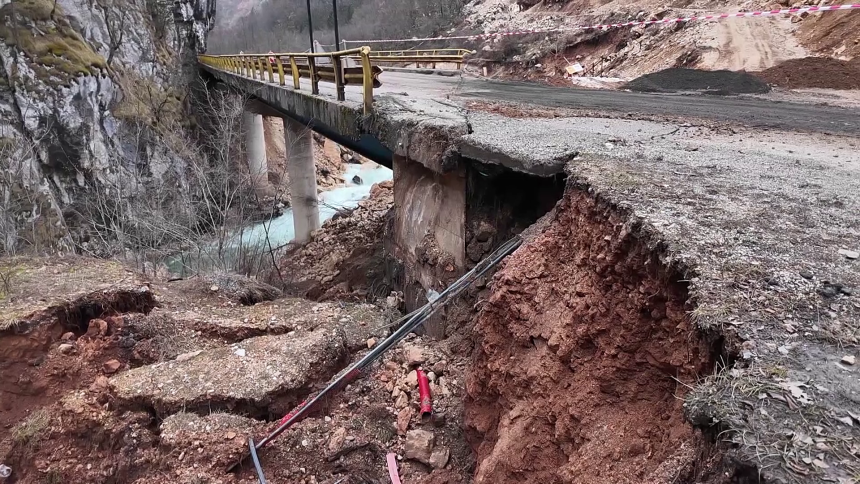 Bliže se izbori, krediti se nižu, režim obećava kule i gradove
