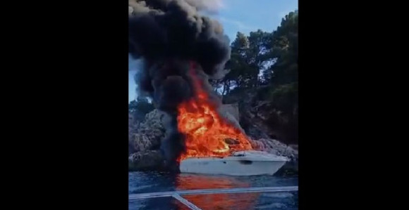 Zapalila se motorna jahta kod naselja Dubrovački Zaton