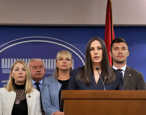 Prekršena su sva pravila, Srpsku vode u dužničko ropstvo