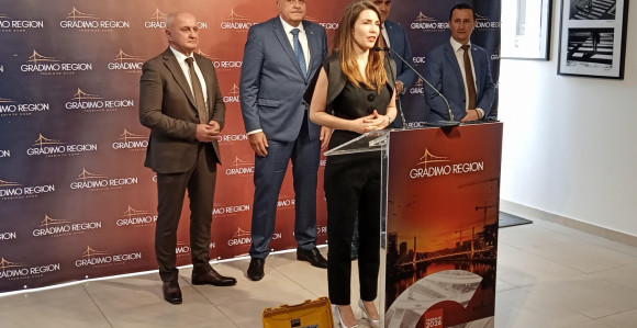 Vlastodršci donose helikopterima nova stara obećanja na jug Srpske VIDEO