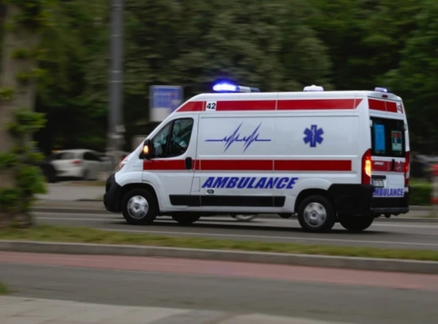 Vozač automobila poginuo nakon sudara s autobusom