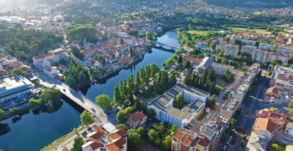 Potvrđena optužnica protiv sedam osoba, prebili sugrađanina