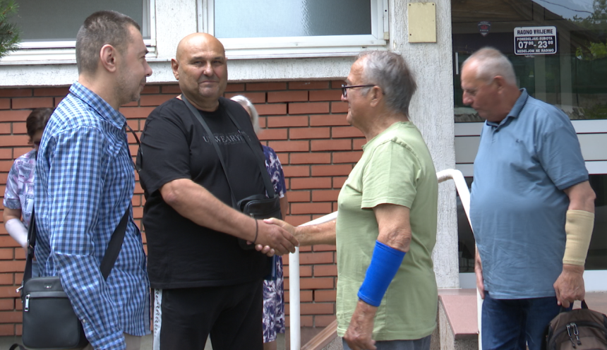 Пацијенти на дијализи очајни, остали без скупог лијека