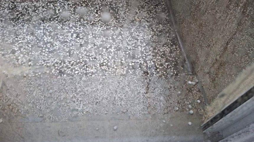 Snažno nevrijeme praćeno gradom pogodilo Crnu Goru