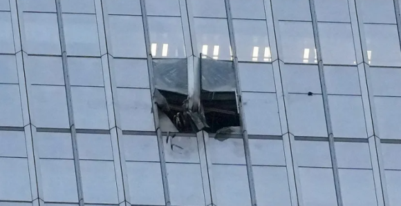 Avion udario u najvišu zgradu u Pekingu: Policija blokirala sve