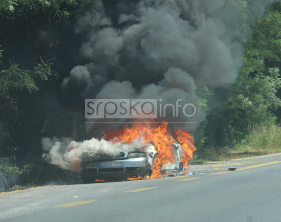 Na magistralnom putu kod Banjaluke gori autotomobil