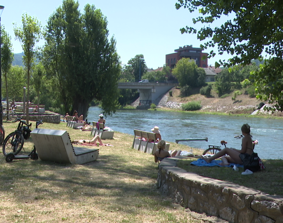 Бањалучани спас од врућине пронашли уз ријеку Врбас
