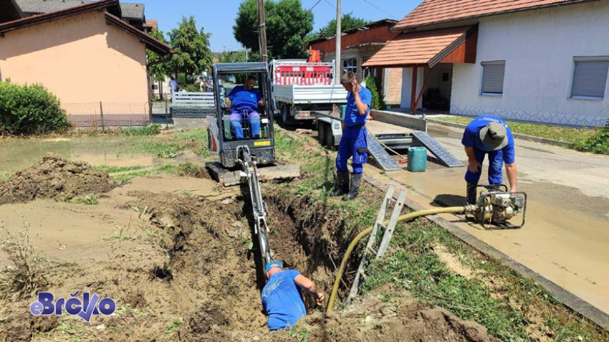 Problemi s vodom u Brčkom, popucale neke cijevi