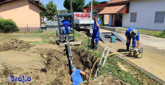 Problemi s vodom u Brčkom, popucale neke cijevi