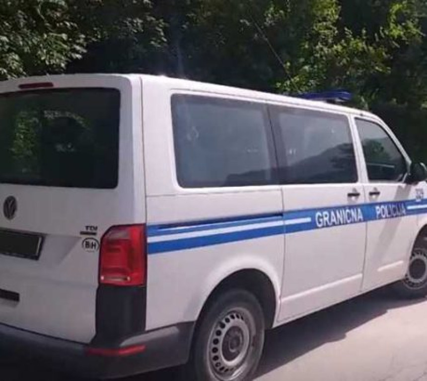 Kombi policije BiH prevozio namještaj u Hrvatsku?