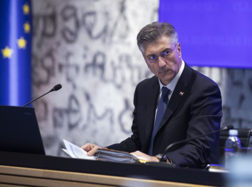 Возило из пратње ударило у блиндирану лимузину Пленковића