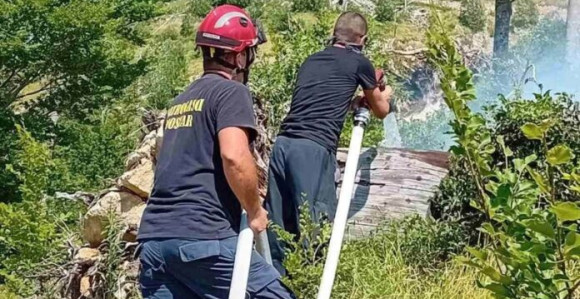 Ватра захватила минско поље, одјекују детонације