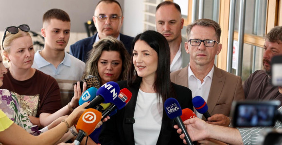 Narodni front na čelu sa Jelenom Trivić predao liste