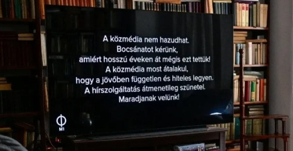 Mađarski javni servis obustavio informativni program uz poruku na ekranu: "Izvinite što smo lagali"