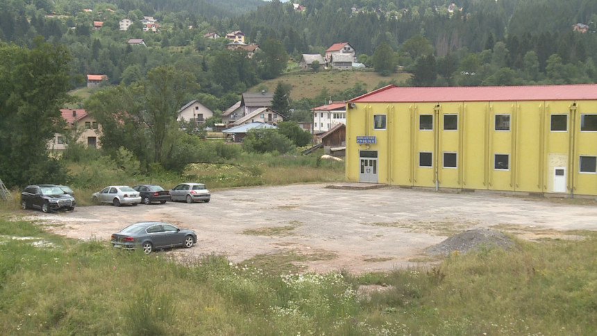 Što se više pravda režim sve dublje tone oko dešavanja na Palama