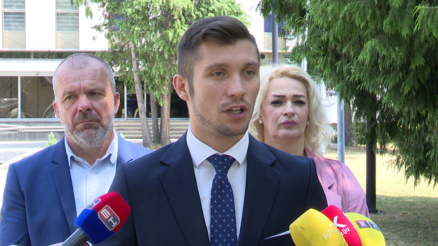 Кресојевић: Влада забрљала, треба исправити неправду према родитељима његоватељима