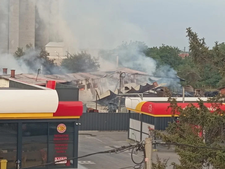 Modriča: Veliki požar gasilo više vatrogasnih ekipa (VIDEO)