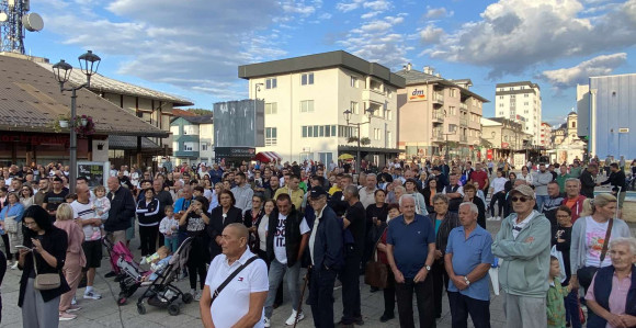 Sa protesta na Palama upućen poziv MUP-u i Tužilaštvu Republike Srpske da istraže prebijanje mladića sa Pala (VIDEO/FOTO)
