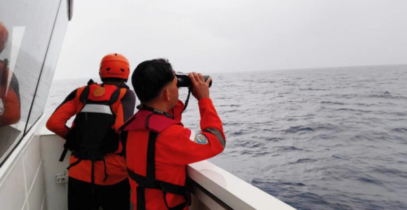 Spasioci u Indoneziji tragaju za gliserom sa 11 evropskih turista