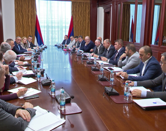 Već viđeno: Reciklaža predizbornih obećanja, dok javna preduzeća tonu sve dublje