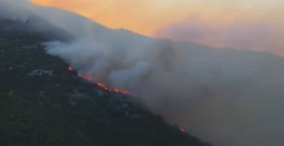 Požar kod Antalije, avioni i helikopteri gase vatrenu stihiju
