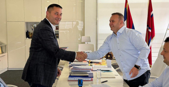 Javna preduzeća režim pretvara u distributere peradi