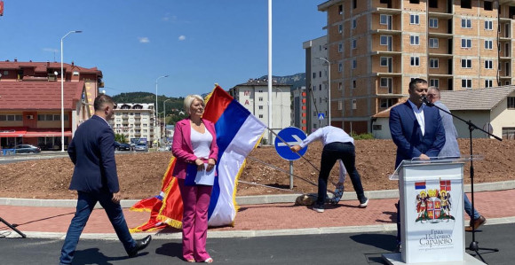 Na otvaranju kružnog toka svi važni ljudi SNSD osim jednog