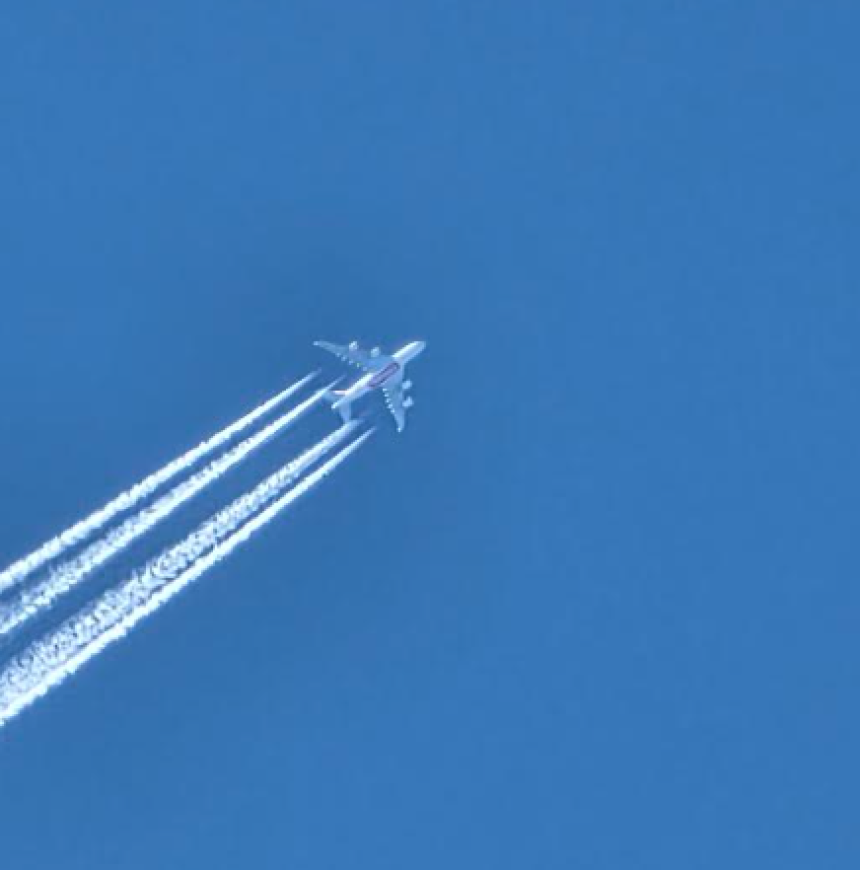 Grom udario u avion u kome je bilo 106 putnika na putu za Beč