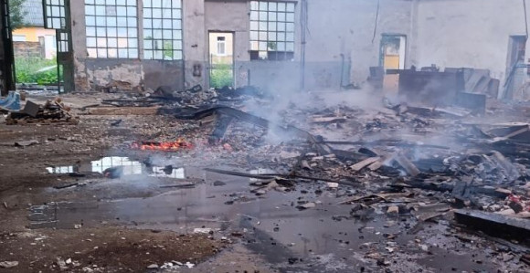 Požar u napuštenoj hali u krugu fabrike Jelšingrad