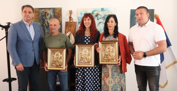 Ima simbolike: Od Govedarice ikona Bogorodice Trojeručice za planinare koji su se vratili živi i zdravi nakon pohoda na Elbrus