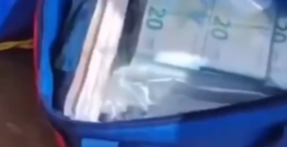 Talasi na plažu izbacili 700.000 evra, kupači u šoku