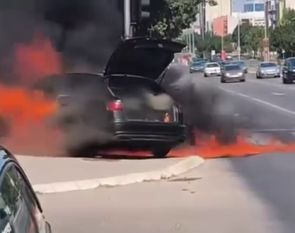 Гуровић улетио у ватру и спасио човјека из запаљеног аута (ВИДЕО)
