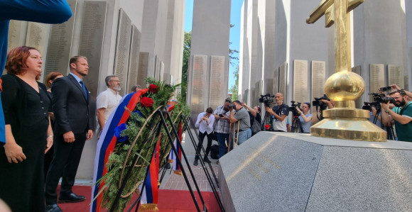 Položeni vijenci za stradale krajiške Srbe u akciji "Oluja" (FOTO)