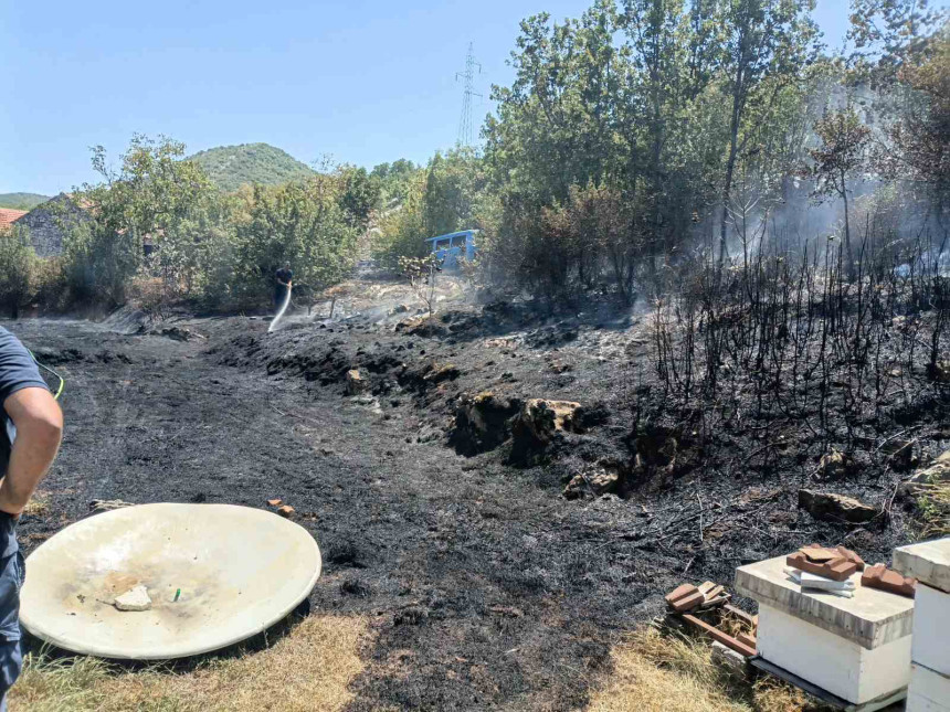 Helikopter uključen u gašenje požara na području Trebinja