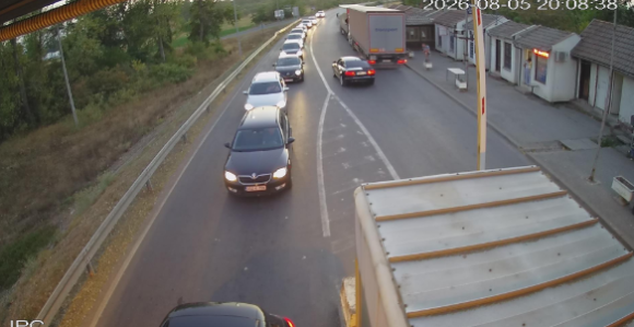 Na izlazu iz zemlje zabilježene duge kolone vozila