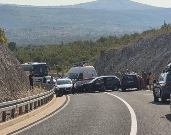 Težak sudar više vozila na putu Stolac - Neum