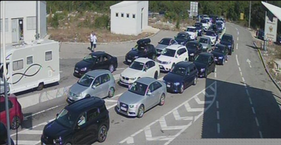 Gužve na granicama: Duge kolone na više prelaza