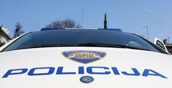 Muškarac (74) pokušao da ubije suprugu (69) štakom