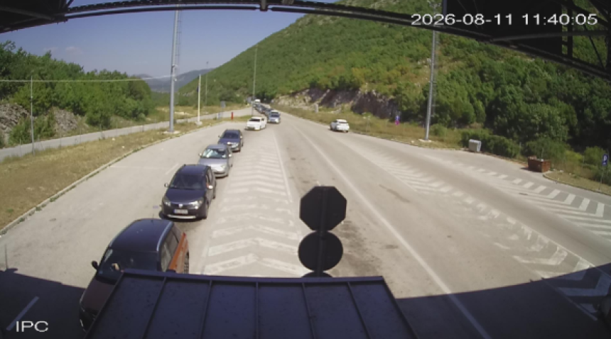 Kilometarske kolone na granici BiH i Crne Gore, čeka se satima
