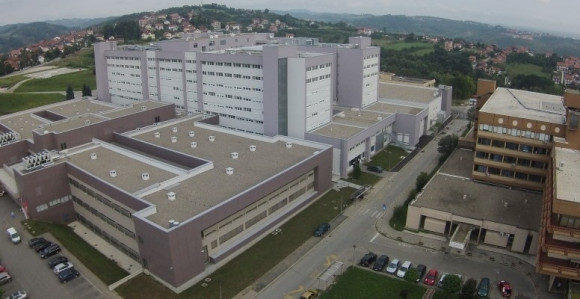 Pacijent skokom sa zgrade UKC izvršio samoubistvo