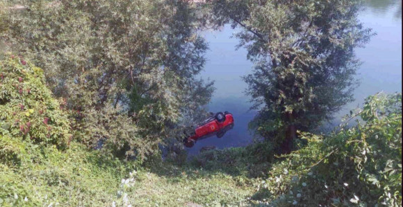 Zvornik: Službeno vozilo Civilne zaštite upalo u Drinu