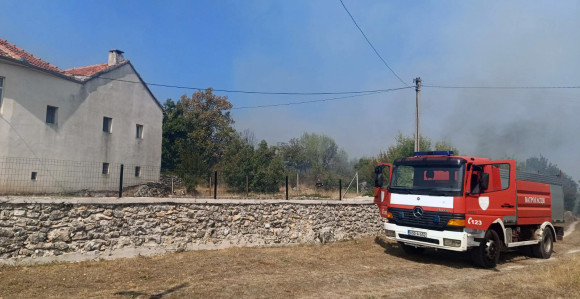 Požar kod Trebinja: Blokiran saobraćaj prema GP Ivanica