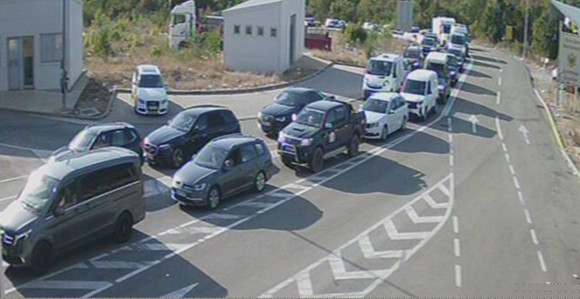 Duža čekanja na graničnim prelazima Hum i Deleuša