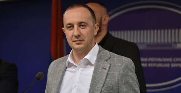 Samo u kriminalnoj zemlji likovi poput Nešića mogu dijeliti lekcije o patriotizmu!