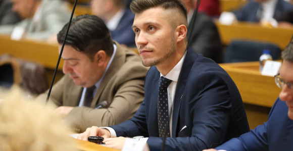 Karanu ne daju da bude predsjednik, ali mora da potpiše OVO