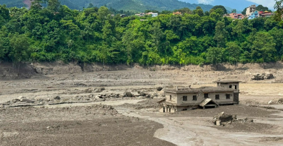 Obrušavanje glečera pokrenulo bujične poplave u Nepalu