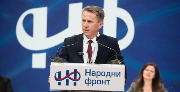 Ponižavajuće je gledati kako vlast glumi dobročinitelja